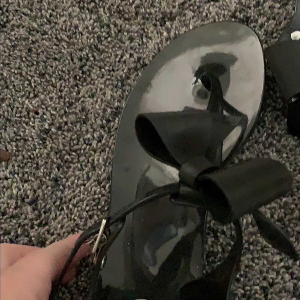 Sandles - Picture 2 of 3